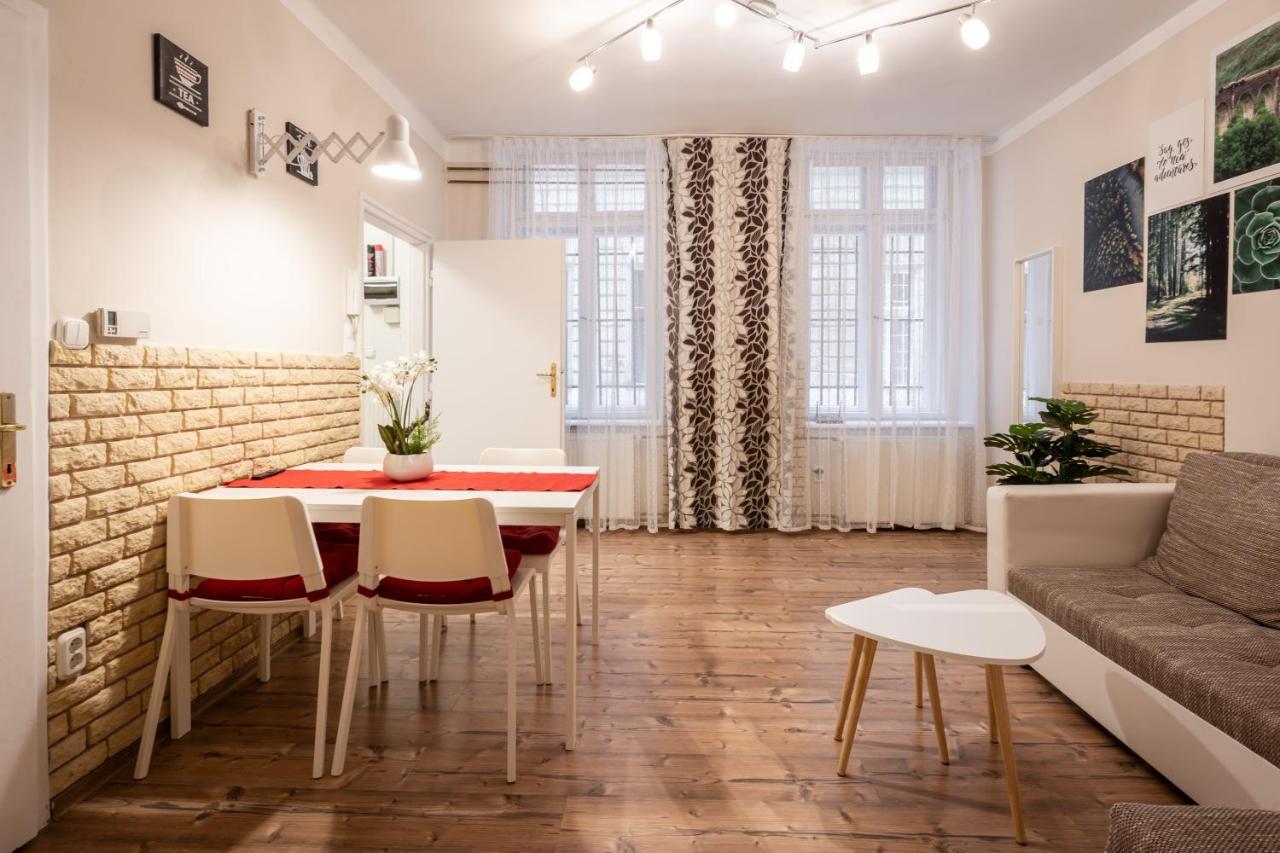 Zensen Nest Apartment Budapest Exteriör bild
