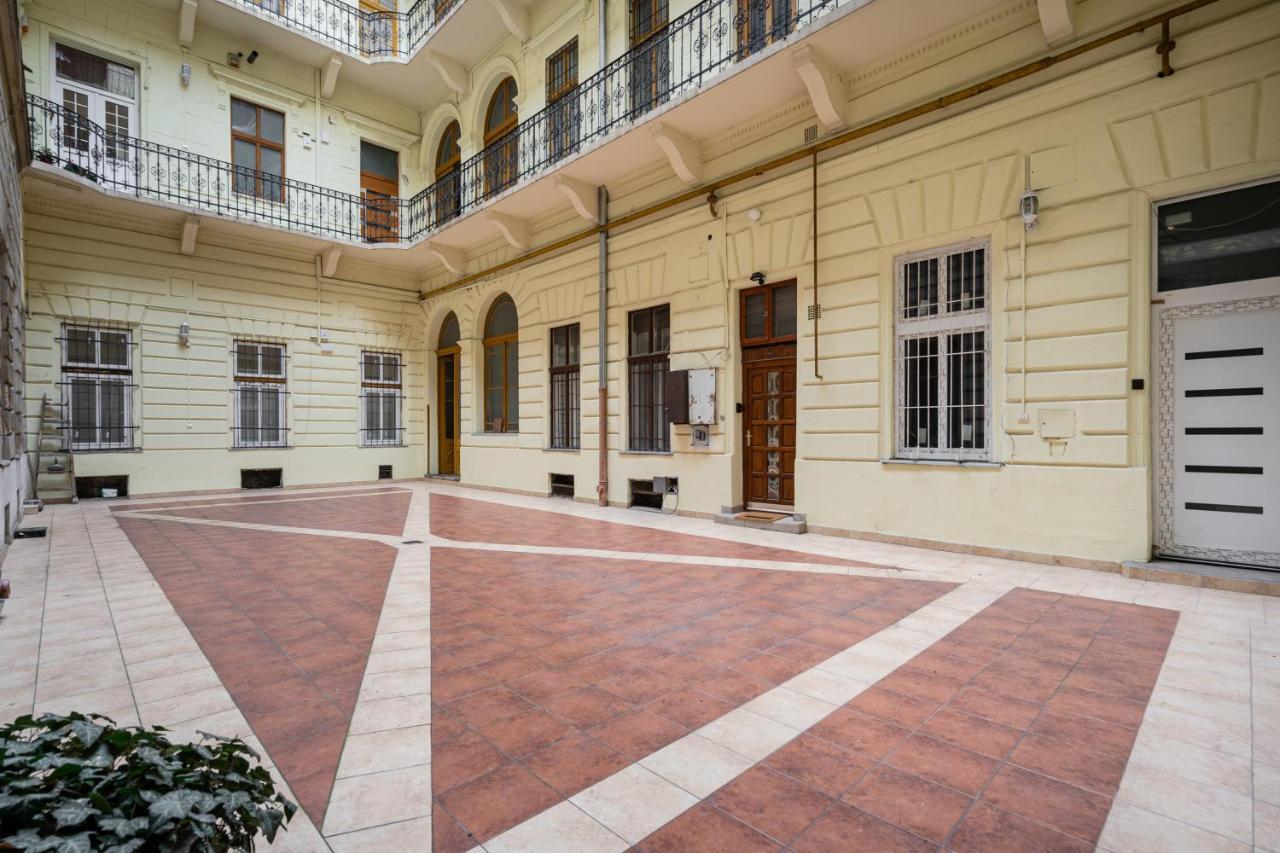 Zensen Nest Apartment Budapest Exteriör bild